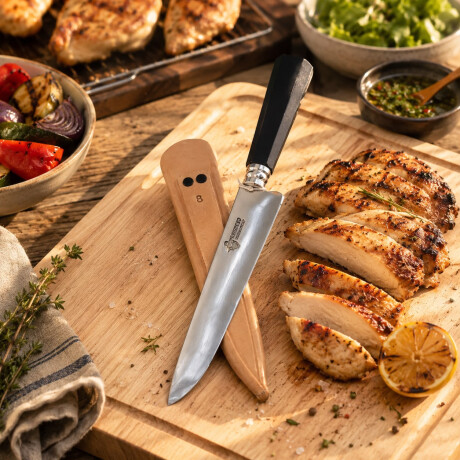 Cuchillo Artesanal Acero de Carbono Mango Guampa o Hueso y Vaina de Cuero N°8 Cuchillo Artesanal Acero de Carbono Mango Guampa o Hueso y Vaina de Cuero N°8