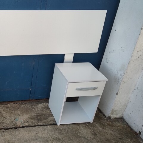 [ OUTLET ] Respaldo de Sommier C / 2 Mesas de Luz - Blanco - MDP - FE [ Armado Solo Retiro ] [ OUTLET ] Respaldo de Sommier C / 2 Mesas de Luz - Blanco - MDP - FE [ Armado Solo Retiro ]