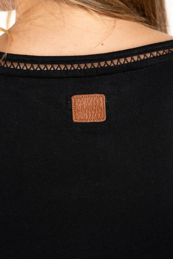 Remera Escote V Puntilla Negro