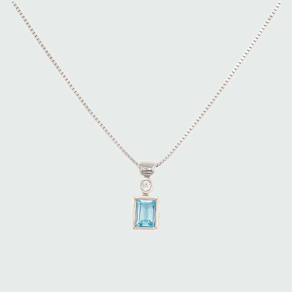 Colgante Brio Baguette de MOON en Plata 925 con brillante y piedra semi-preciosa - Incluye cadena Colgante Brio Baguette de MOON en Plata 925 con brillante y topacio azul - Incluye cadena