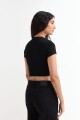 Remera m/c acanalada cuello a la base NEGRO