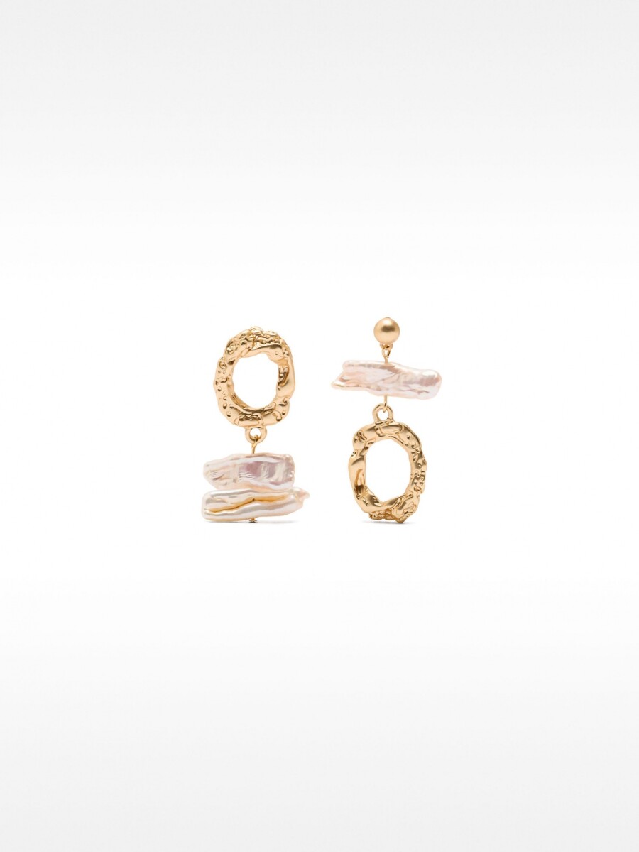 Pendientes Asimétricos Con Perlas dorado