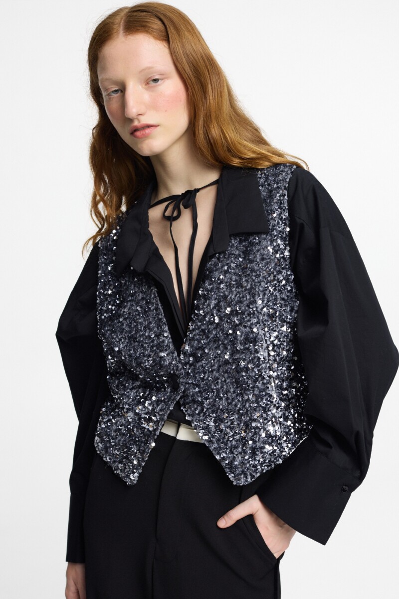 VEST DE LENTEJUELAS CON BOTON Plata