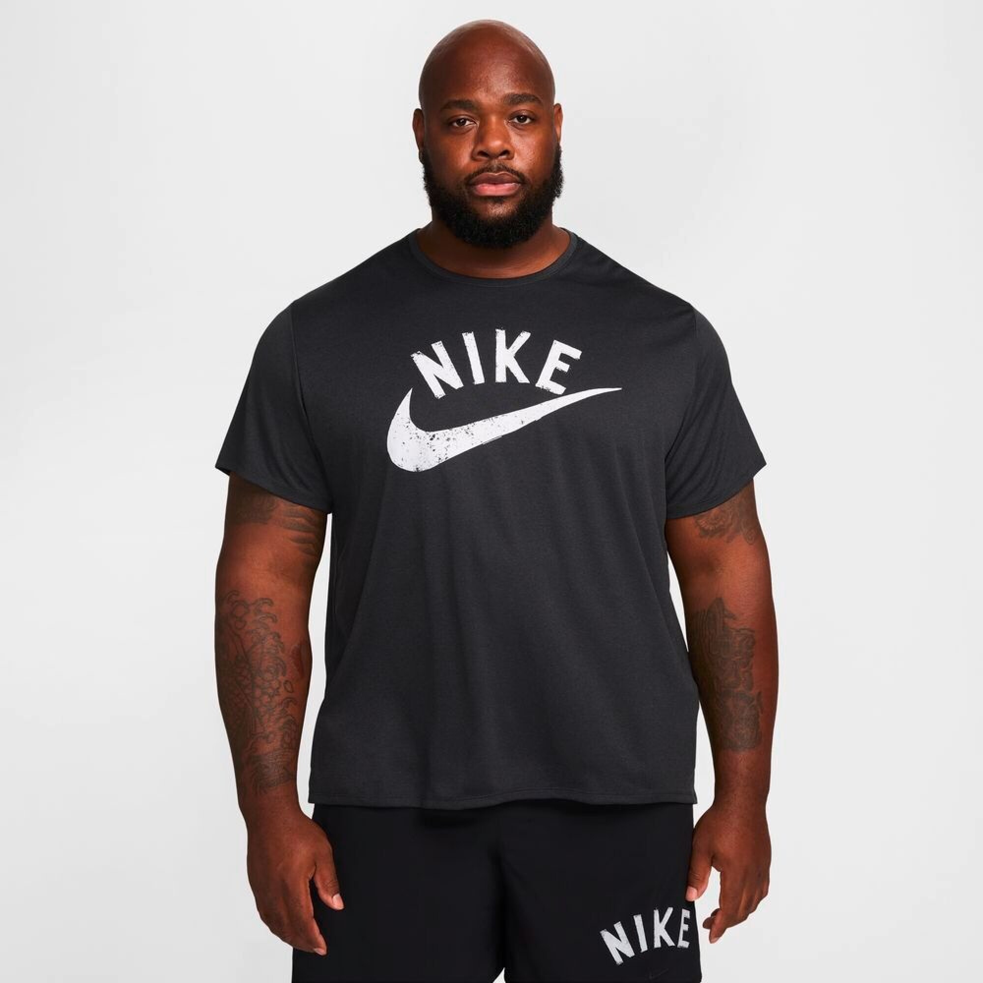 Camiseta Nike Dri Fit Miler Swoosh Top de Hombre Negro La Cancha