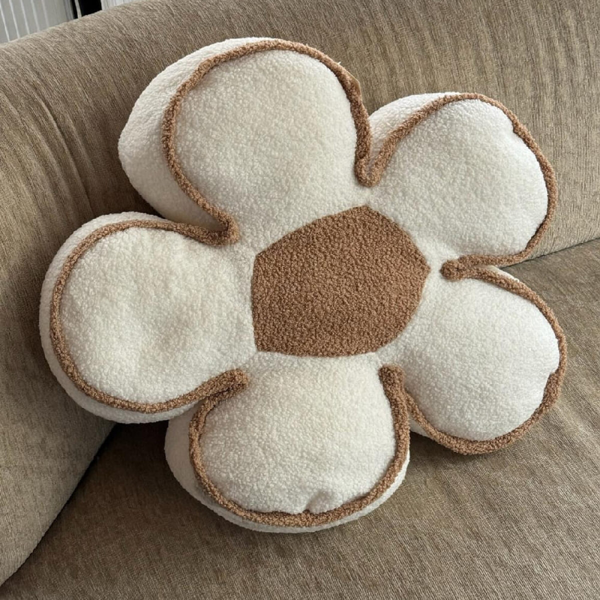 Almohadón flor Groovy - blanco 
