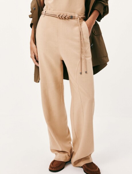 PANTALONES RECTOS CON CINTURÓN BEIGE