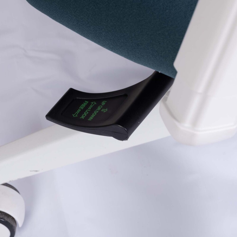 SILLA DE OFICINA MALLA BLANCO DAMASCO