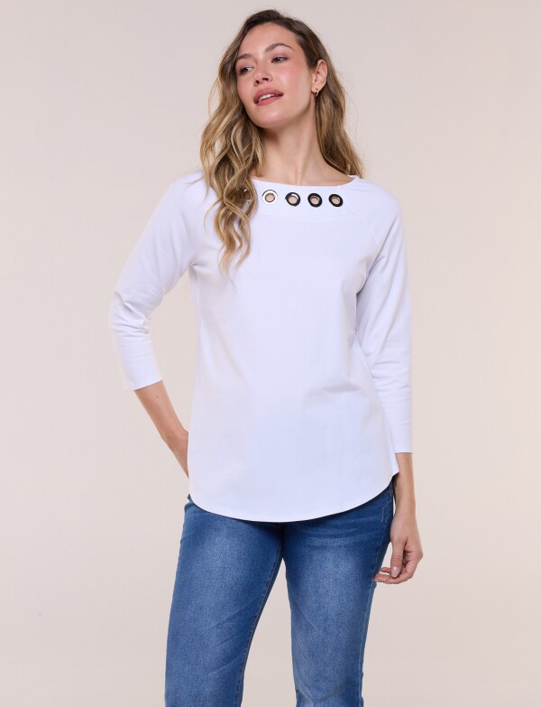 Remera Escote Bote Con Ojalillos Metálicos BLANCO