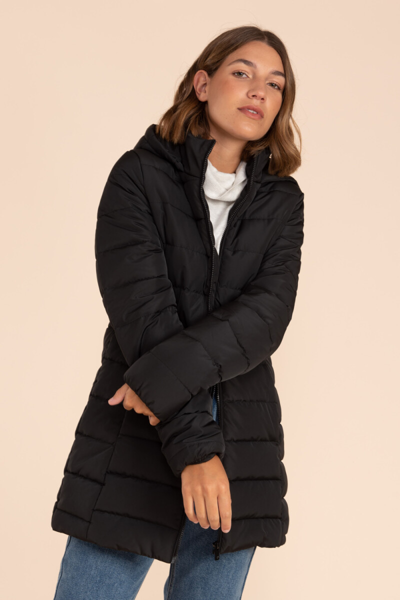 Campera capitoneada larga Negro