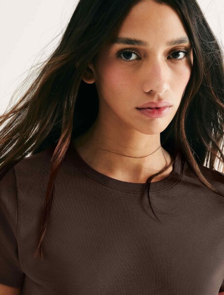 CAMISETA BÁSICA SLIM WORLD MARRÓN