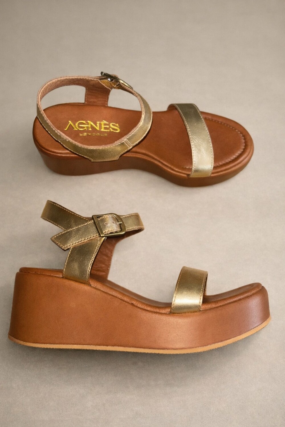 Elegante Sport Short Dorado Fuerte