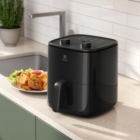 FREIDORA SIN ACEITE 3-LITROS NEGRO ELECTROLUX EAF05