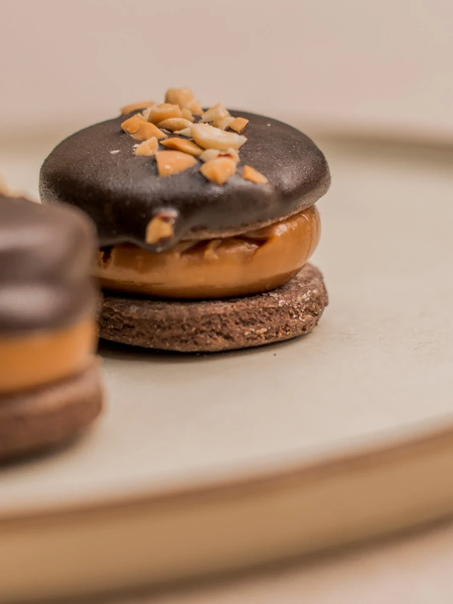 Alfajorcitos de chocolate y mani Alfajorcitos de chocolate y mani