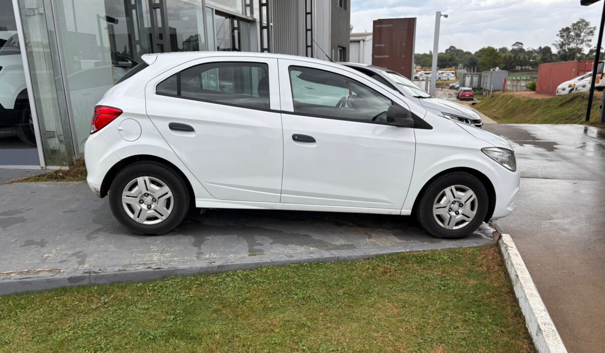 Chevrolet Onix Joy LT 1.0 - 2018 Chevrolet Onix Joy LT 1.0 - 2018