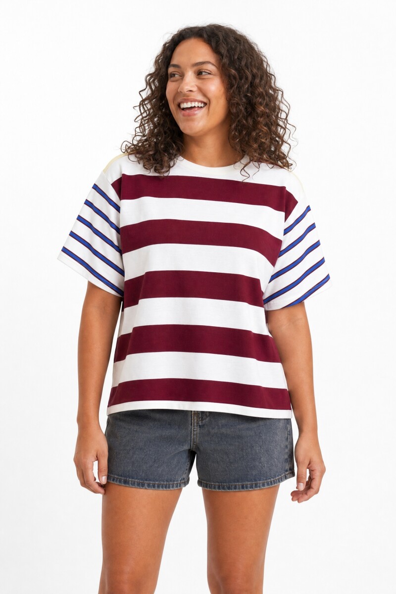 REMERA ILOMAN - VARIANTE 1 (V) 