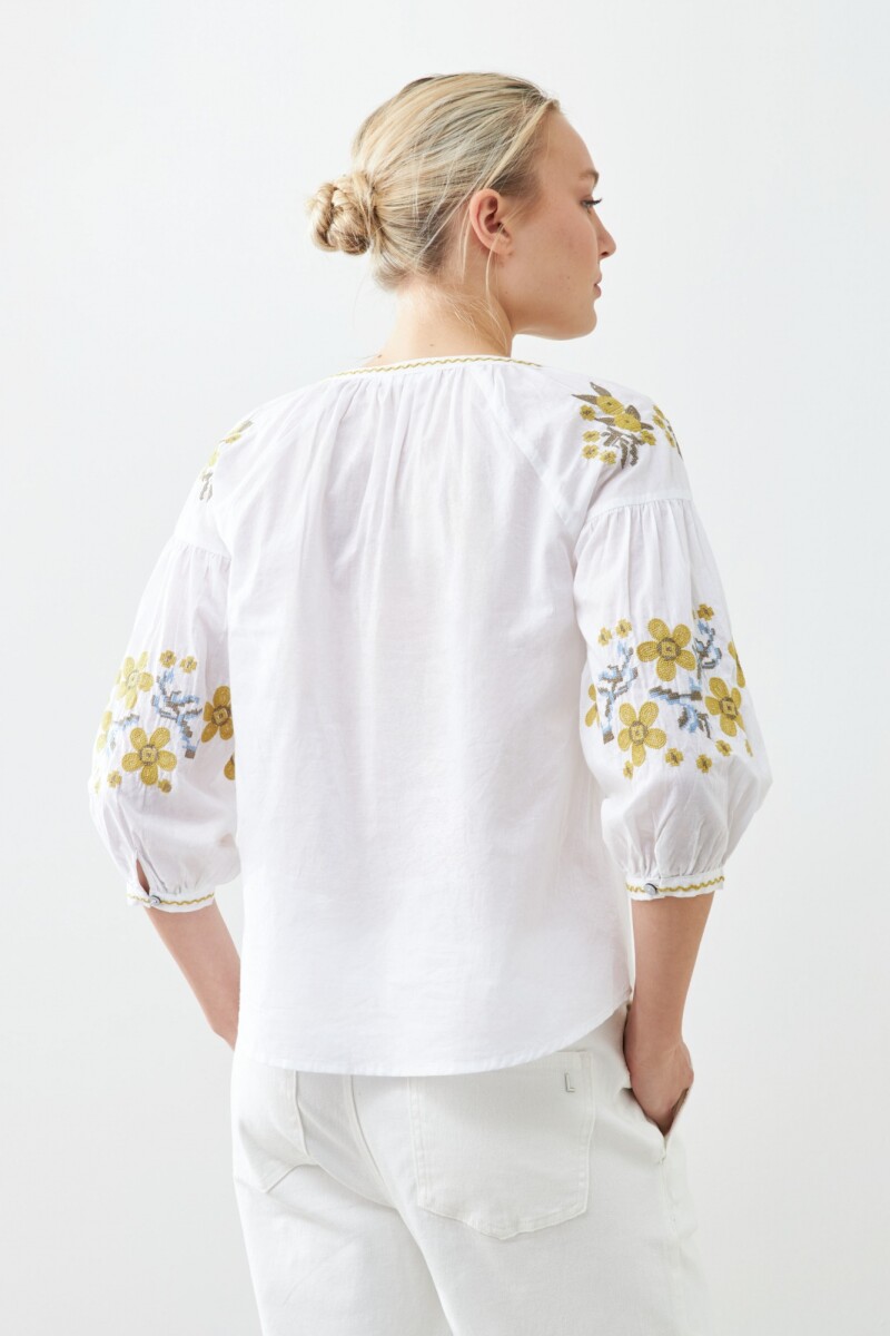 Blusa boho con bordados blanco