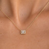 Colgante Fernanda H. en oro amarillo 18k con brillantes, incluye cadena. Colgante Fernanda H. en oro amarillo 18k con brillantes, incluye cadena.
