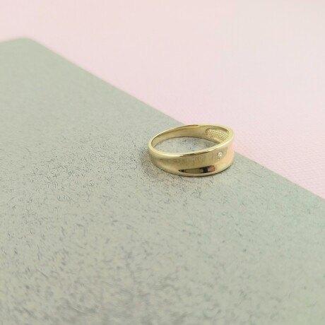 Anillo oro 9 ktes con circonia. Anillo oro 9 ktes con circonia.
