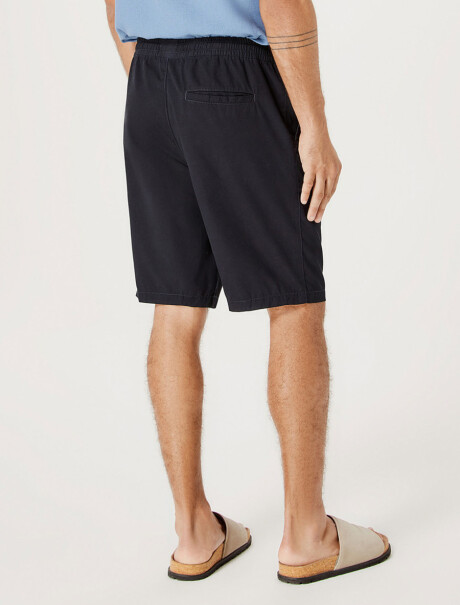 BERMUDA BÁSICA CON CORDÓN NEGRO