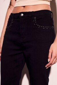 Jean Flare Tachas Negro