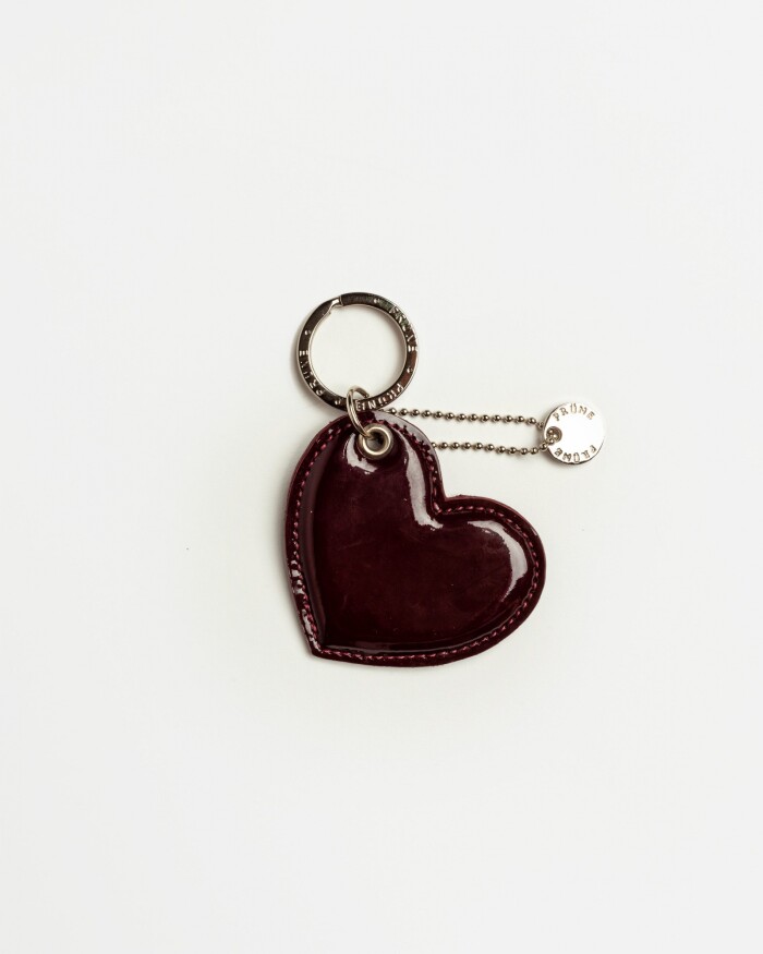 Llavero Charm Heart en cuero charol Bordeaux