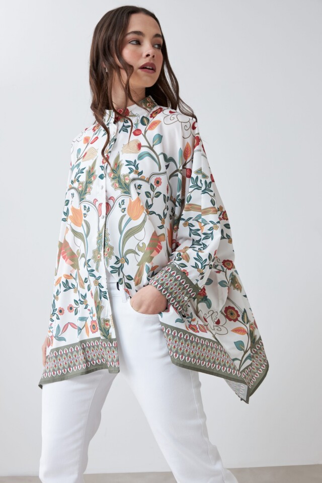 Camisa oversized con estampa floral verde oliva