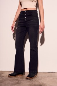 Jean Flare Botones Negro