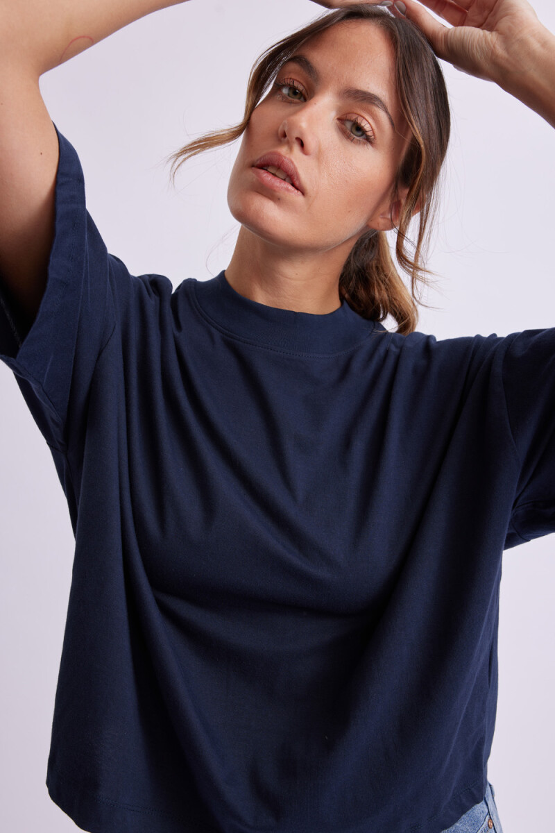 Remera 3/4 Cuello Alto Azul Marino
