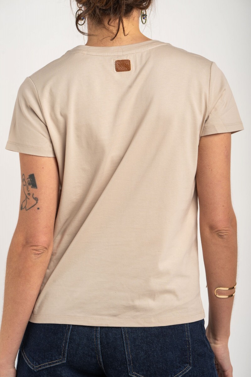 Remera Escote V Algodón Nude