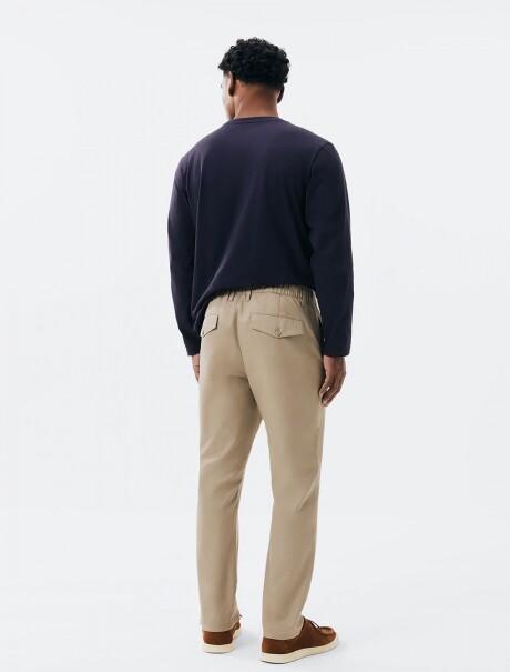 PANTALÓN MODELO CHINO DE LINO PANTALÓN MODELO CHINO DE LINO