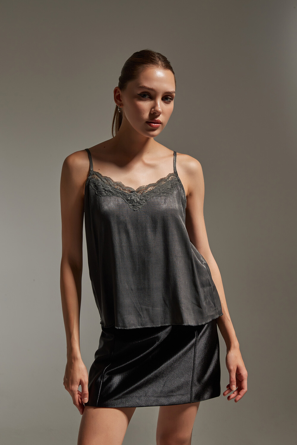 Musculosa Esqueiara Gris Oscuro