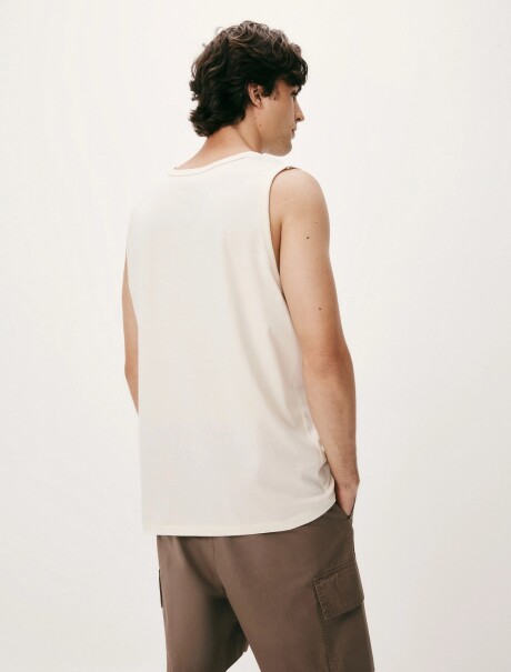 MUSCULOSA CON ESTAMPA BEIGE