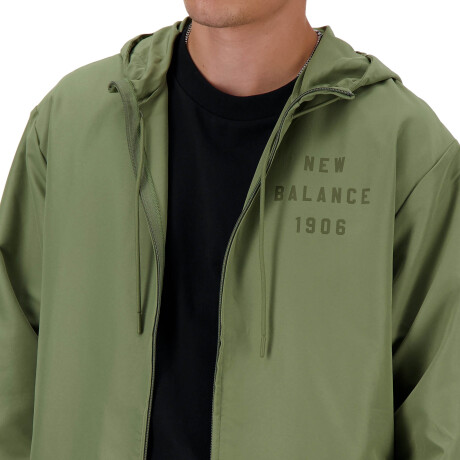 Campera New Balance De Hombre Iconic Collegiate Green