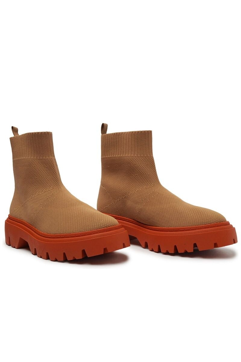 BOTA MARRON CON SUELA NARANJA 