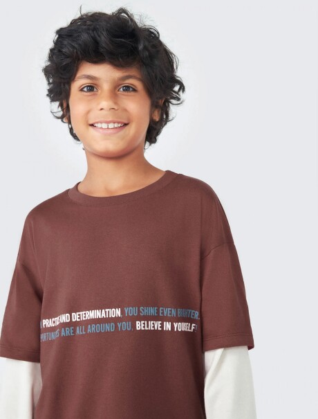 CAMISETA INFANTIL MODELO OVERSIZE CON ESTAMPA BORDO