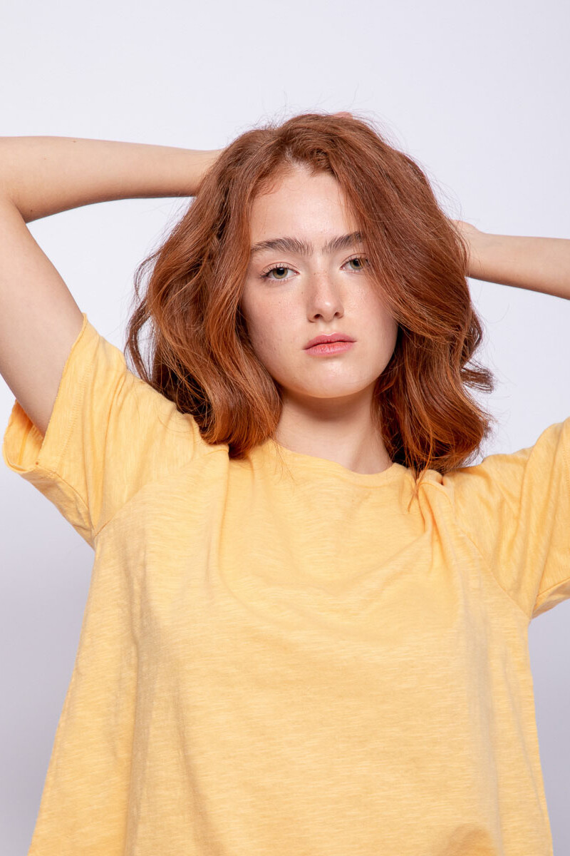 REMERA MISHU Ocre Oro