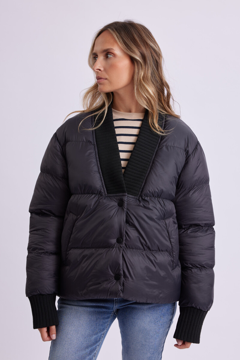 Campera de abrigo cuello en V Negro