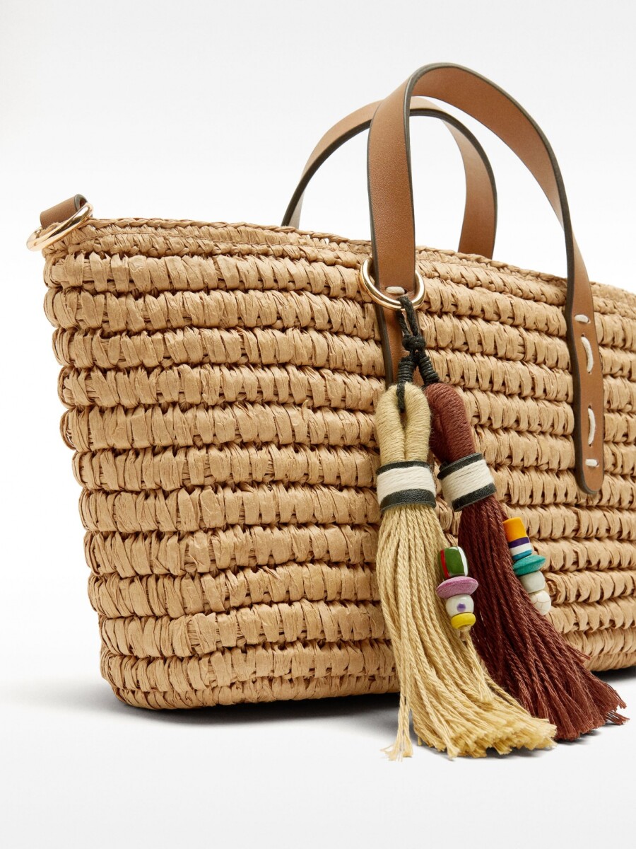 Bolso Tote Con Efecto Rafia Y Colgante M natural