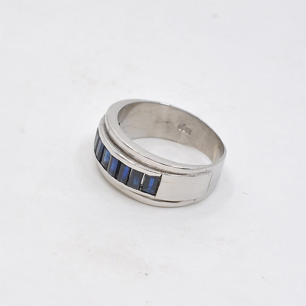 Anillo En Oro 18K Blanco Con Zafiros Anillo En Oro 18K Blanco Con Zafiros
