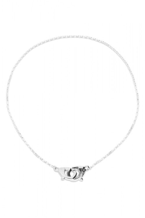 COLLAR BAÑADO EN PLATA CON DETALLE DE MOSQUETÓN ENTRELAZADO Colgante