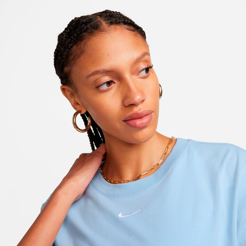 Remera Nike Sportswear Tee Essentials de Mujer Azul
