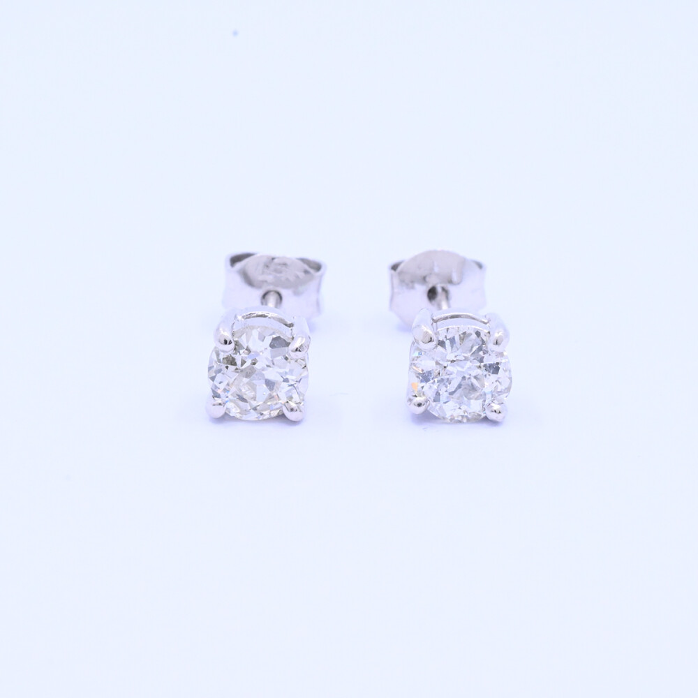 Caravanas oro 18k blanco y brillantes engarce 4 puntas. Caravanas oro 18k blanco y brillantes engarce 4 puntas.
