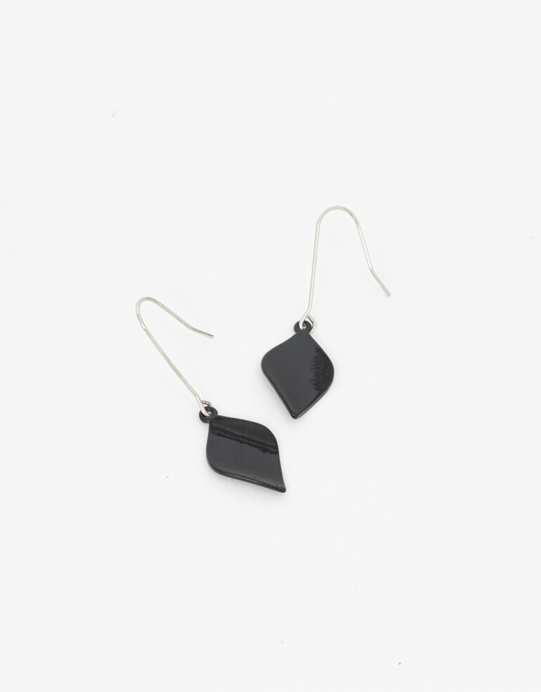 Aros Colgantes Cortos Color Aros Colgantes Corto Chapón - Negro