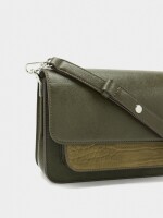 Bolso Bandolera Con Solapa Y Textura caqui