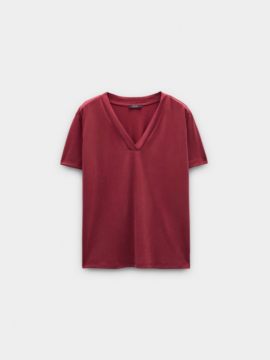 Camiseta Básica Cuello Pico burdeos