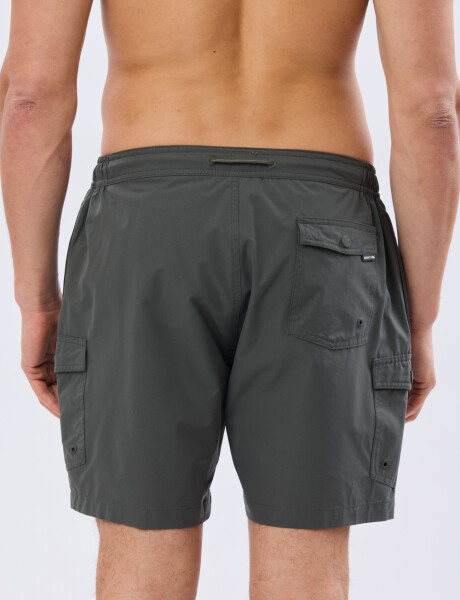 SHORT CARGO DE BAÑO LISO Verde