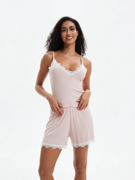 MUSCULOSA CON ENCAJE ROSA VIEJO