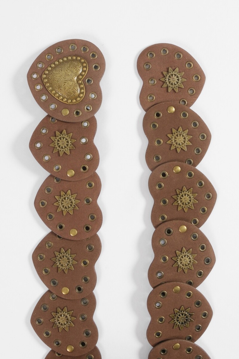 Cinturón apliques cora tachas marrón