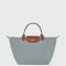 Longchamp -Cartera Longchamp plegable de nylon con cierre y asa corta, Le pliage M Gris