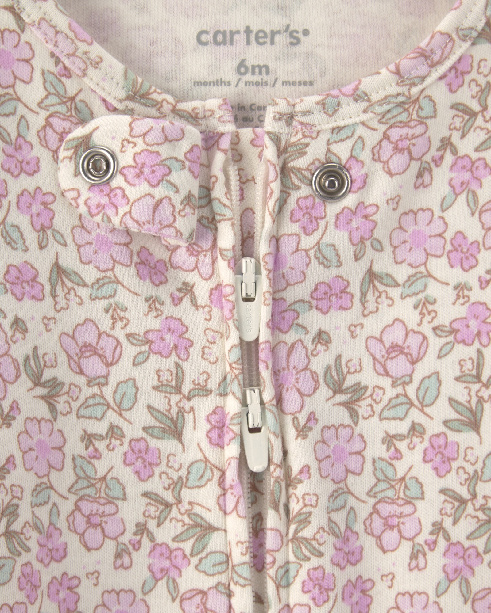 Pijama una pieza de algodón, con pie, lila y crema, diseño floral Pijama una pieza de algodón, con pie, lila y crema, diseño floral